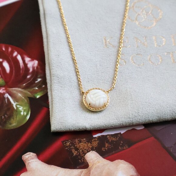 💕 Kendra Scott Volleyball White Mother-of-Pearl Necklace Gold - Picture 2 of 2